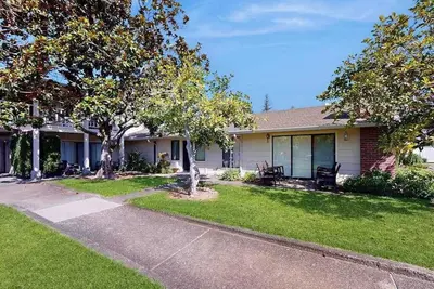 Image de Napa 2br Silverado condo — two king suites, fireplace & pool