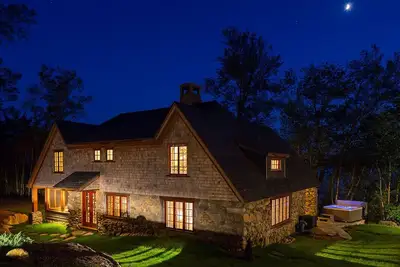 Image de Beautifully restored, one of a kind 5br stone cottage on the water in Se Ma Cape