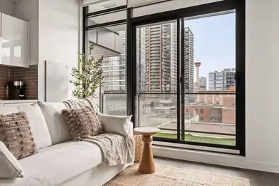 Image de Beltline Dream Condo with Parking, Gym, Pool & Views