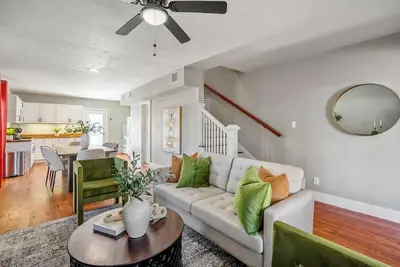 Image de Spacious 2br Home with King Beds Near Downtown, WiFi, Parking & Easy Self Check-In