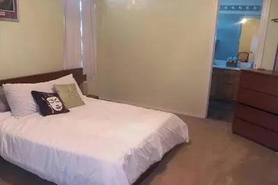 Image de Enjoyable 4-bedroom house with Ac in welcoming Surprise