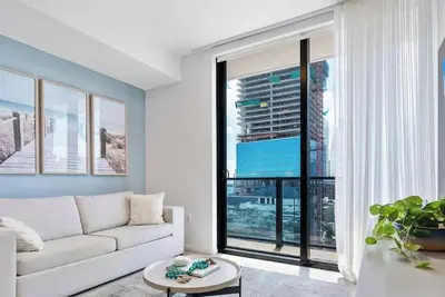 Image de Bay View Downtown Suite for Large Groups