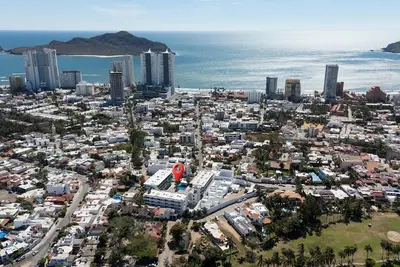 Image de Golden Zone Escape: Stylish New Condo Steps from the Beach & Everything You Love