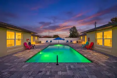 Image de Suite \"Blue Anchor\" with Heated Pool in Downtown Cape Coral area, near beaches