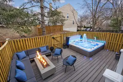 Hot Tub Retreat- Close to Dc