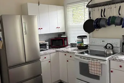 Image de The Gallery- Bright Sunny 2 Bedroom Apartment minutes from Downtown Northampton