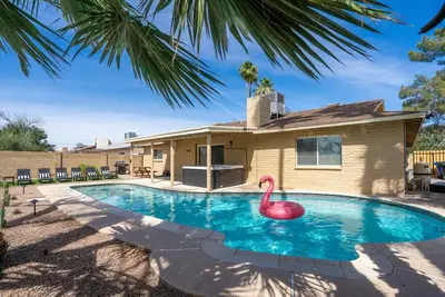 Image de New! Fore the Love of Sun- Golf, Pool, Spa, Firepit, Pet-friendly