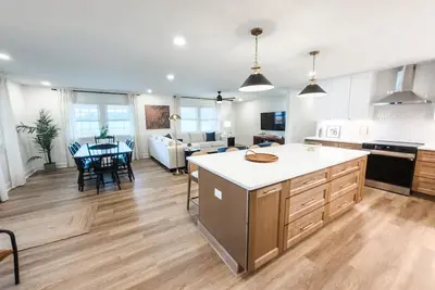 Image de Wedding Weekend Home Base (sleeps 12)