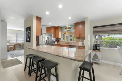 Image de Charming 2br Home w/ Private Backyard in Family-Friendly Neighborhood