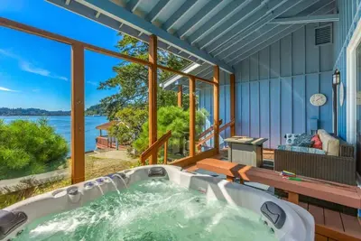 3br Waterfront Retreat | Firepit | Hot Tub