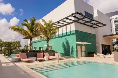 Image de Accessible Corner 2br Condo w/ Spa + Rooftop Pool