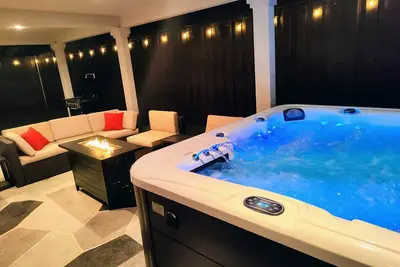 Image de 3-Bdr Resort-style Home - Hot Tub, Mini Golf, Fire Pit, Grill, 1Gig WiFi, Office