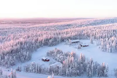 Image de Welcome to a charming house on a real husky farm