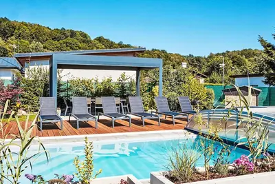 Image de Belle maison de vacances privée pour 12 personnes avec Wifi, bain à remous, piscine, Tv et patio