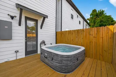 Image de Entire Modern Home | 3br/2. 5ba, Wi-Fi & Laundry