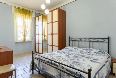 Image de A bright apartment that sleeps up to four people, renovated with furnishings made by local artisans and located on the fourth floor (no elevator) in one of Livorno's most characteristic areas. The location is strategic: the sea and main attractions are w