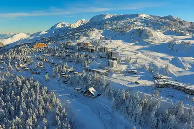 Image de Dfj des neiges, Piscine, pieds des pistes