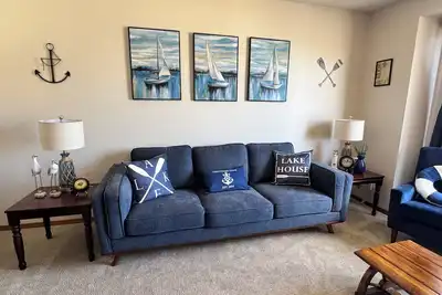 Image de 5 bedroom full house just steps to the Exciting Lakeshore Drive!