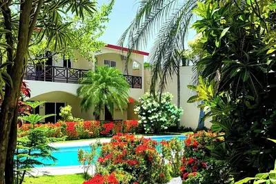 Image de Relax & Explore: Cozy 2br with Pool Parking & WiFi