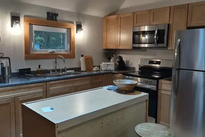 Image de Charming Cottage 2 bedroom, Ac, loft, deck screened porch, Lake View in Monmouth