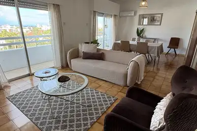 Image de City Vibes - Central 3br Spacious Apartment