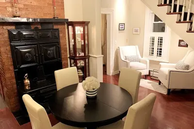 Image de Downtown Halifax Unique Heritage 2 Levels Suite (1 month+)