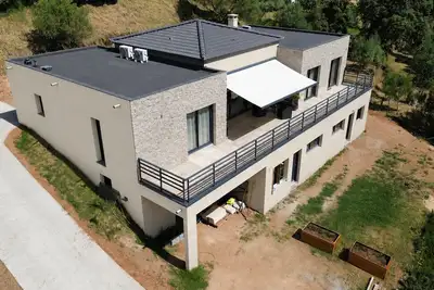 Image de Villa moderne, avec Spa et belle vue montagne, proche plages et Ajaccio