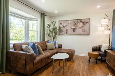 Image de Accessible 3br/2ba, Bonus Office, Private Yard, PetsOK, Parking, Laundry In-Unit