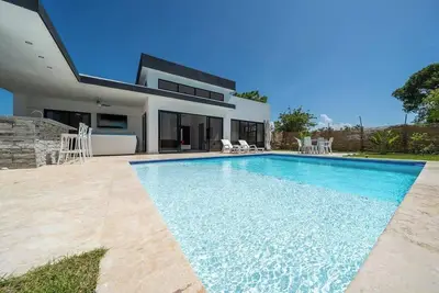 Image de Brand-New Luxury Villa • Pool & Privacy