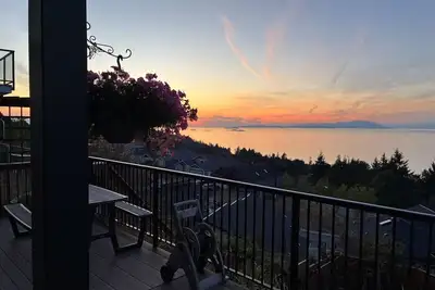 Image de Modern Oceanview 2br Suite with Patio & Private Entry Nanaimo Retreat