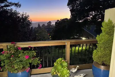 Image de Sparkling large apt w/S. F. Bay Views on most exclusive street, No. Berkeley Hills