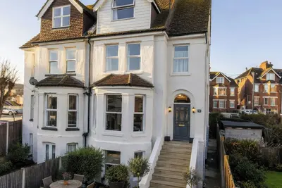 Image de East Cliff Gardens, pet friendly, with a garden in Folkestone