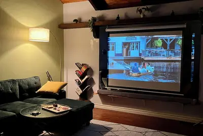 Image de Movie Nights & Grill Deck, Mountain Views, Fireplace, Remote Work, 6 min to Lake