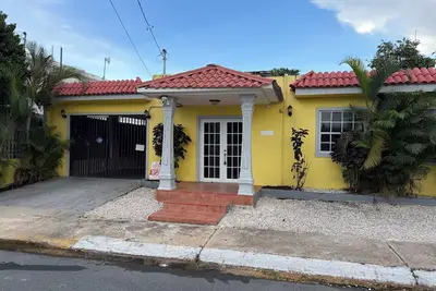 Image de Family Friendly 8-bedroom house in Cataño, Up to 30+ Guests