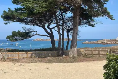 Image de Les pieds dans l'eau, face à la mer, Maison de famille rénovée