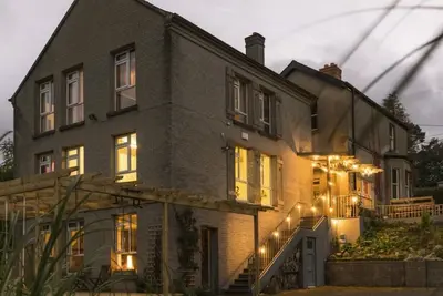 Image de Large 9-Bed Wicklow Retreat • Sleeps 18+ • Valley Views • Sauna • Parking