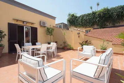 Image de Tuttotrib · The Supreme Penthouse Iconic Terrace in Old Naples