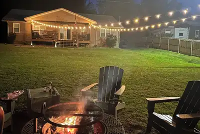 Image de Waterfront River retreat-4 Bedroom house, firepit, kayaks, boat ramp, 100ft dock.