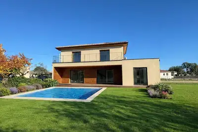 Image de Villa neuve avec piscine
