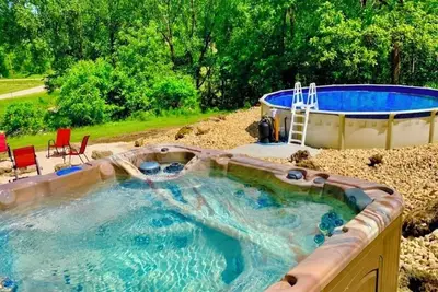 Image de Wexford Hollow 6 Br Cabin with Swimming Pool & Hot Tub
