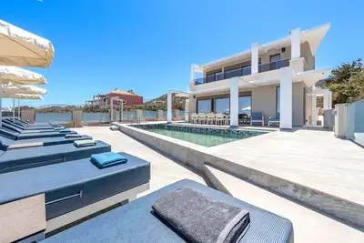 Image de Elmar Bay Beachfront luxury Villa in Hersonissos