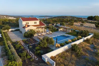 Image de Charming 3-bedroom villa with heated pool near Rogoznica