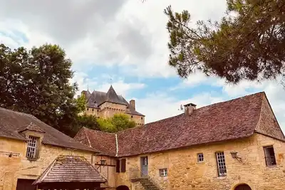 Image de Maison médiévale, au pied du chateau, cour privée