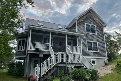 Image de Stunning 4br Ontario Lake House