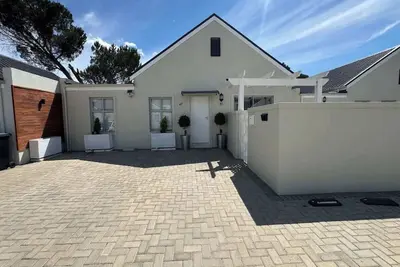 Image de Avalon House 4 Bed 4 BathR Gated Estate Sleeps 8