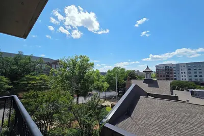 Image de Luxury 2 bedroom/2 bath condo steps from Toomer's Corner Downtown Auburn