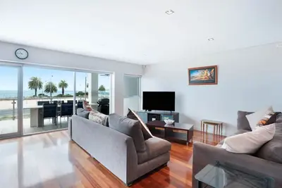 Image de Harbor Shores: Oceanfront Escape close to Shops