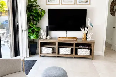 Image de Cozy 2-bedroom private-corner cottage in soothing Palm Beach Gardens with Ac.
