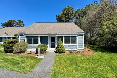 Image de New for 2026! Relax at this stylish Susanna Village getaway in Ocean Edge Resort, Brewster