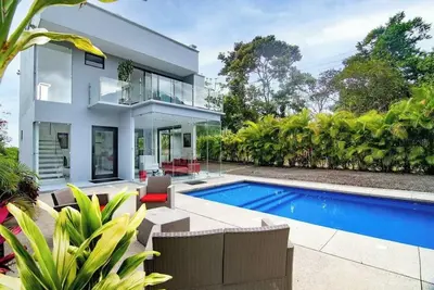 Image de 2br Villa House of Views w King Bed Volcano View